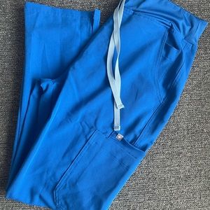 Scrub set: Top & Bottoms